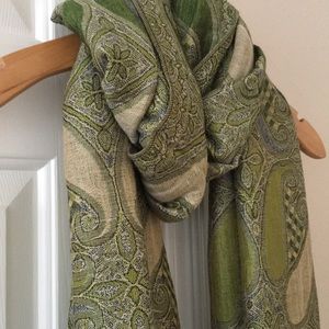 SOLD!! Scarf (BOGO 1/2 OFF ALL SCARVES 🤑)